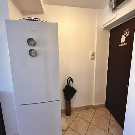 شقة Amzei